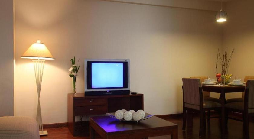 Amorsolo Mansion Hotel Manila Exterior photo